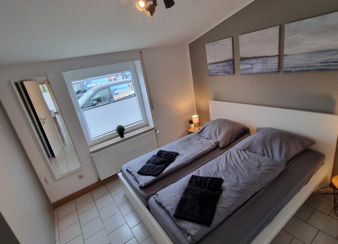 Schlafzimmer 1